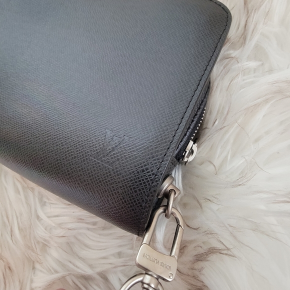 Louis Vuitton Taiga Baikal Wristlet - Picture 3 of 9